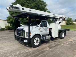 2021 Ford 750 Versalift VO260 Rear Over Center Aerial Lift Under CDL